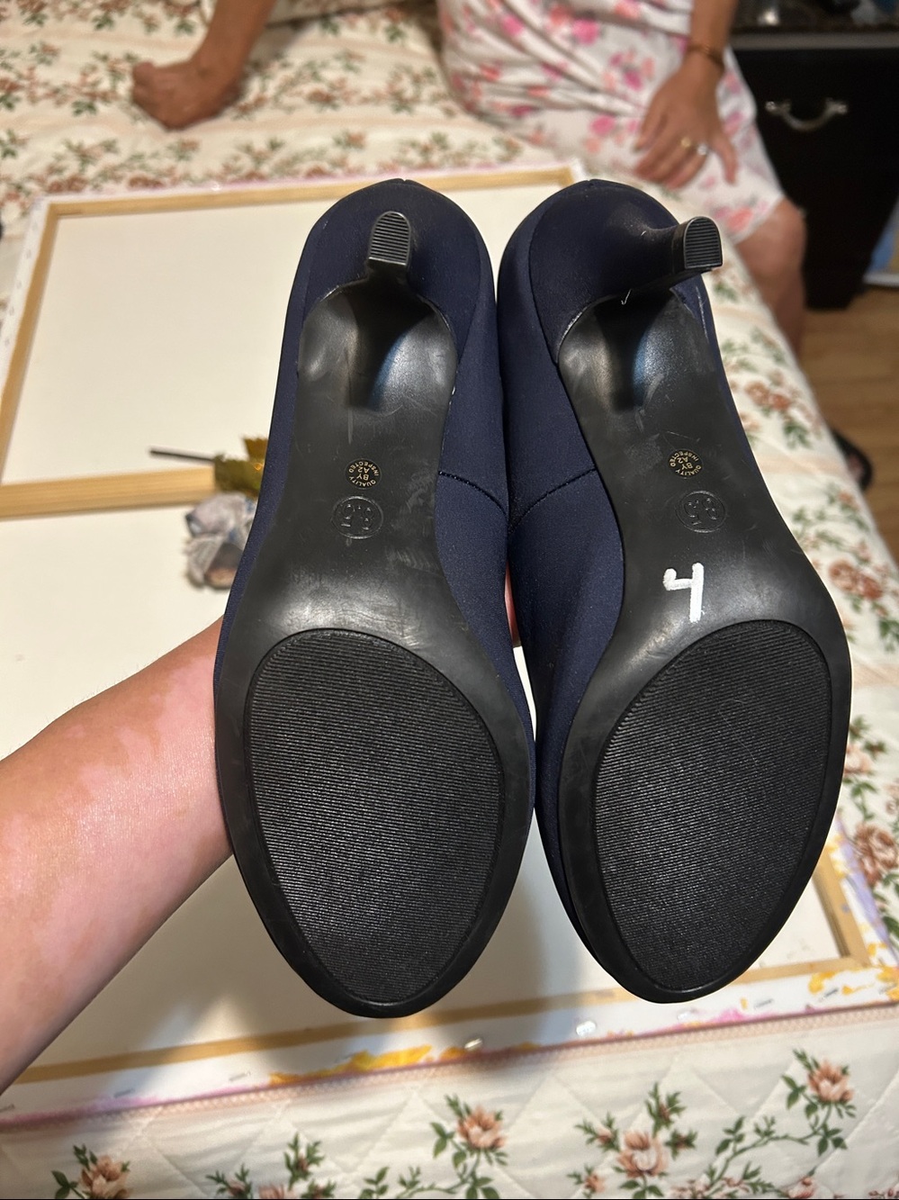 East 5th Women's Blue Heels Like New - Picture 5 of 7